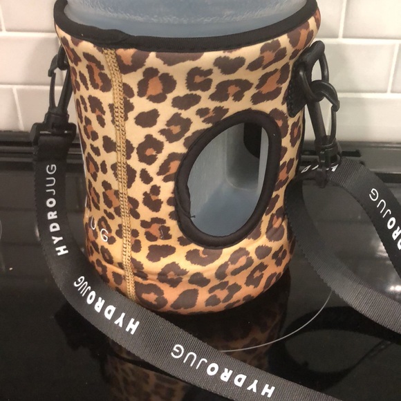 HydroJug Cheetah Print Sleeve - SoldOut Product - Picture 2 of 4